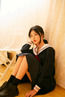 美女脱内衣